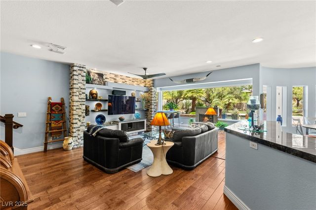 7428 Doe Avenue, Las Vegas, NV 89117