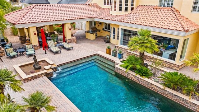 7428 Doe Avenue, Las Vegas, NV 89117