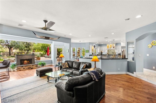 7428 Doe Avenue, Las Vegas, NV 89117