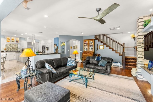 7428 Doe Avenue, Las Vegas, NV 89117