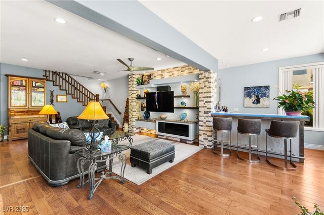 7428 Doe Avenue, Las Vegas, NV 89117