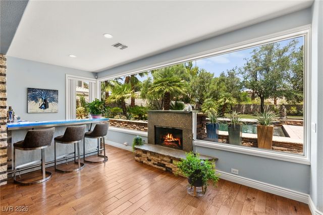 7428 Doe Avenue, Las Vegas, NV 89117