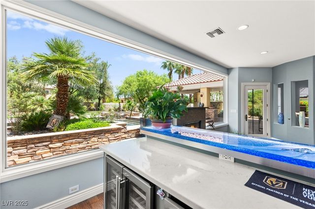 7428 Doe Avenue, Las Vegas, NV 89117