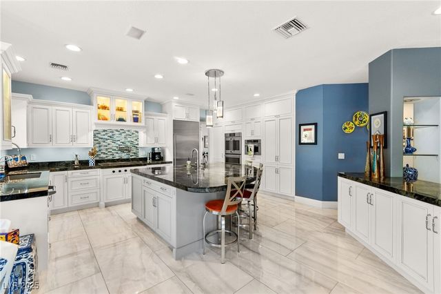 7428 Doe Avenue, Las Vegas, NV 89117