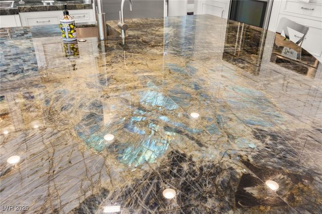 7428 Doe Avenue, Las Vegas, NV 89117