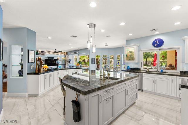 7428 Doe Avenue, Las Vegas, NV 89117