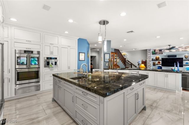 7428 Doe Avenue, Las Vegas, NV 89117