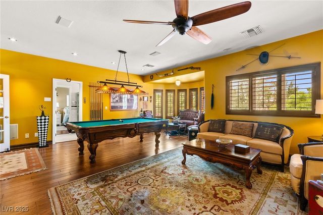 7428 Doe Avenue, Las Vegas, NV 89117