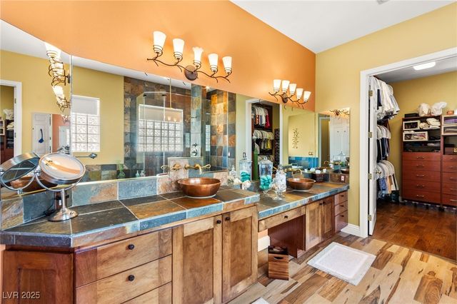 7428 Doe Avenue, Las Vegas, NV 89117