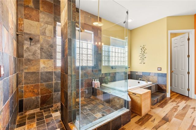 7428 Doe Avenue, Las Vegas, NV 89117