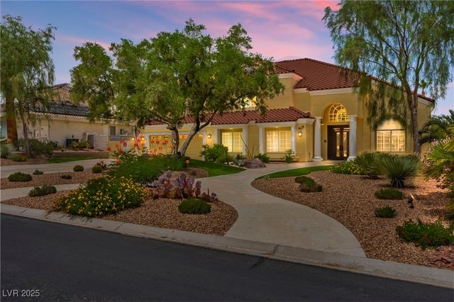 7428 Doe Avenue, Las Vegas, NV 89117