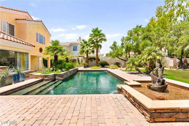 7428 Doe Avenue, Las Vegas, NV 89117