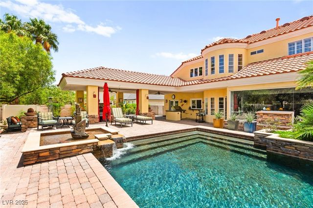 7428 Doe Avenue, Las Vegas, NV 89117