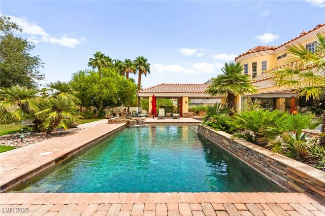 7428 Doe Avenue, Las Vegas, NV 89117