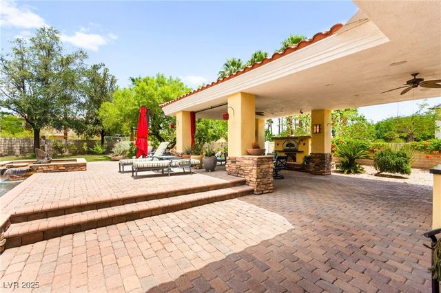 7428 Doe Avenue, Las Vegas, NV 89117