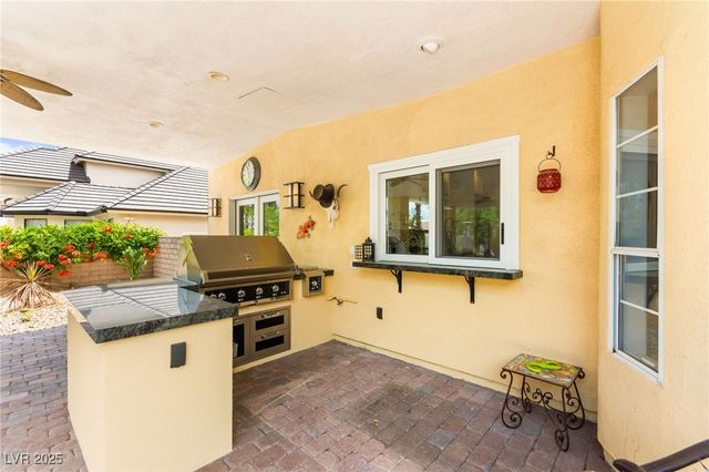 7428 Doe Avenue, Las Vegas, NV 89117