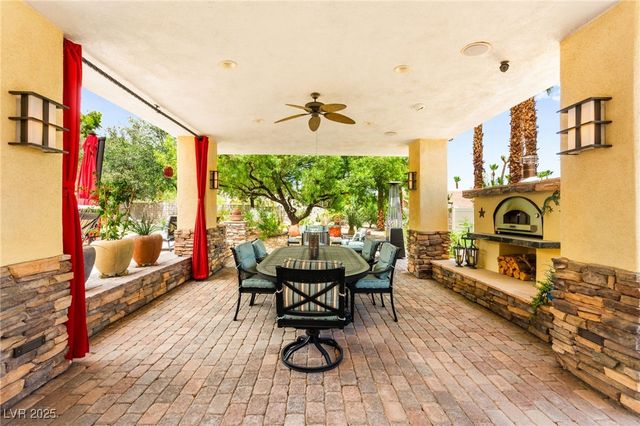 7428 Doe Avenue, Las Vegas, NV 89117