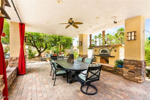 7428 Doe Avenue, Las Vegas, NV 89117