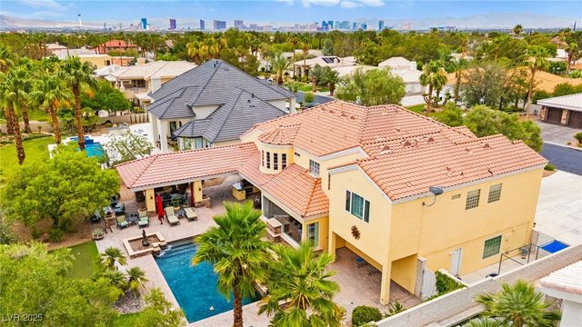 7428 Doe Avenue, Las Vegas, NV 89117