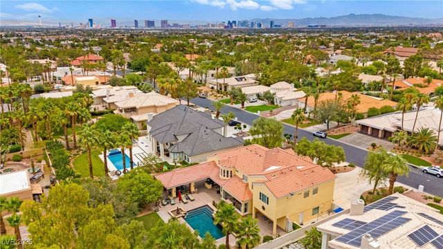 7428 Doe Avenue, Las Vegas, NV 89117