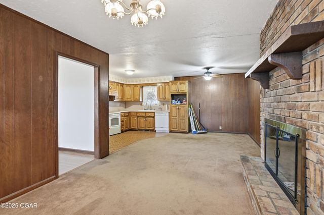 2631 S Minnesota Avenue, Joplin, MO 64804