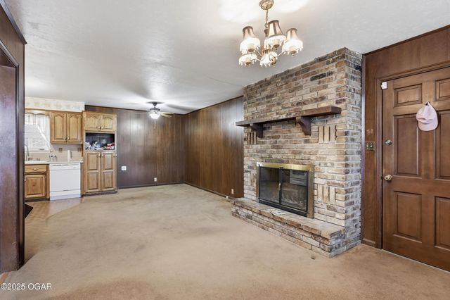 2631 S Minnesota Avenue, Joplin, MO 64804