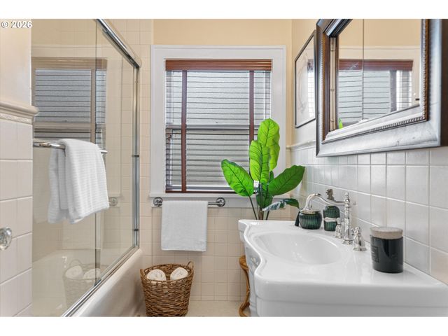 1706 Se Knapp St, Portland, OR 97202