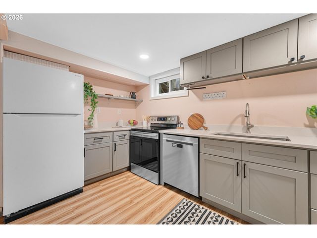 1706 Se Knapp St, Portland, OR 97202