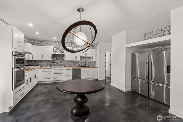 15115 Labrador Lane SW, Rochester, WA 98579