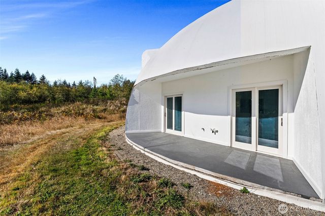 15115 Labrador Lane SW, Rochester, WA 98579