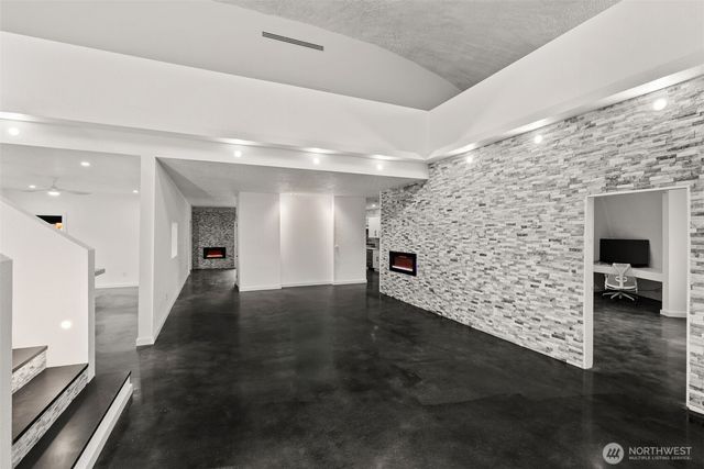 15115 Labrador Lane SW, Rochester, WA 98579