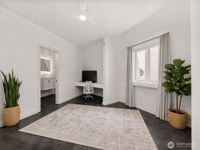 15115 Labrador Lane SW, Rochester, WA 98579