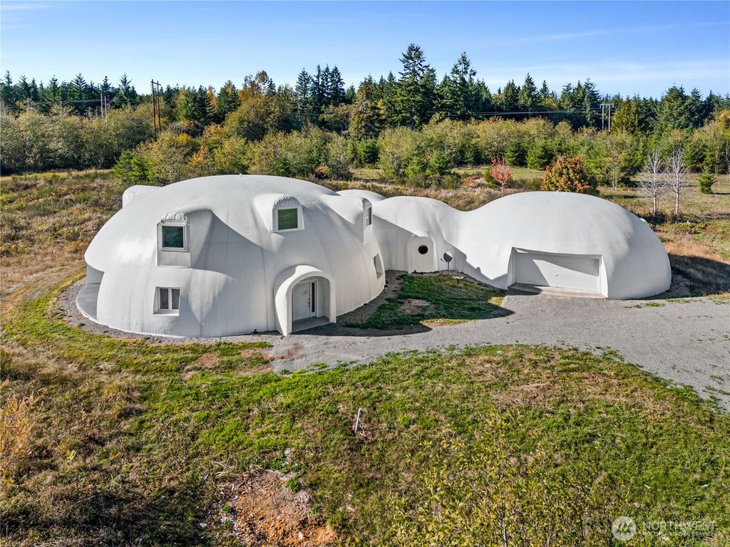 15115 Labrador Lane SW, Rochester, WA 98579