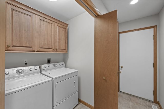 664 J Ave NE A, Cedar Rapids, IA 52402