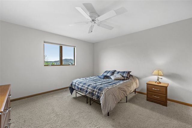 664 J Ave NE A, Cedar Rapids, IA 52402