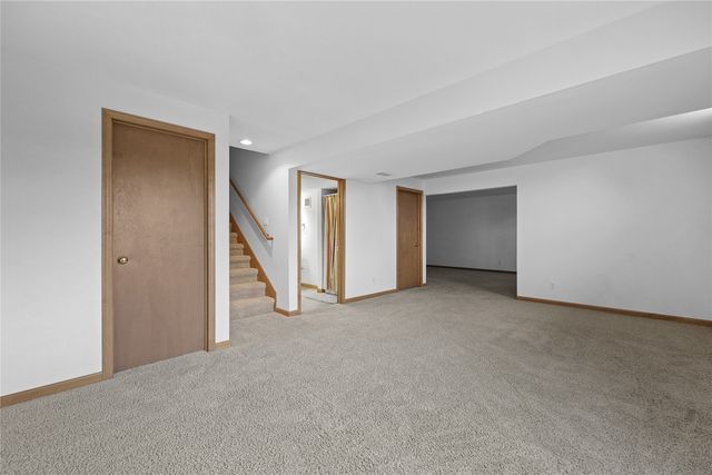 664 J Ave NE A, Cedar Rapids, IA 52402