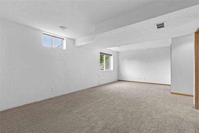 664 J Ave NE A, Cedar Rapids, IA 52402