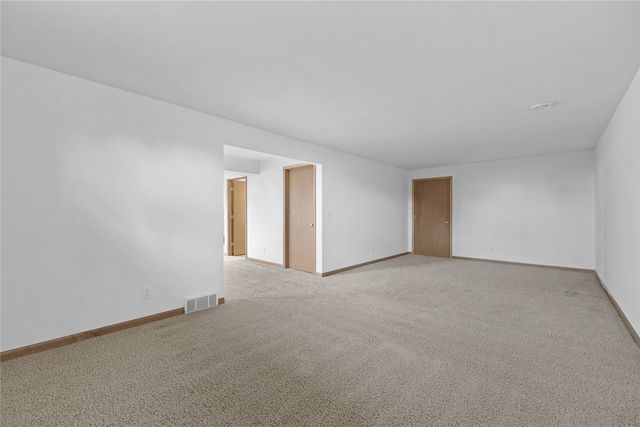 664 J Ave NE A, Cedar Rapids, IA 52402