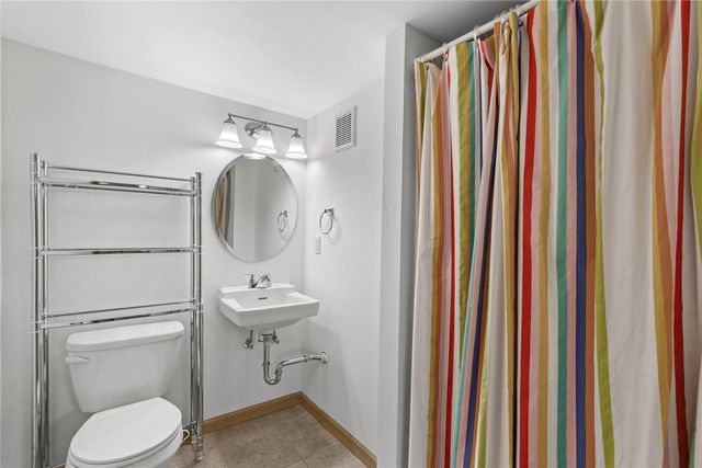 664 J Ave NE A, Cedar Rapids, IA 52402