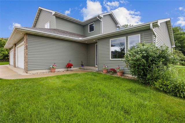 664 J Ave NE A, Cedar Rapids, IA 52402