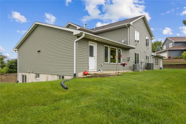 664 J Ave NE A, Cedar Rapids, IA 52402