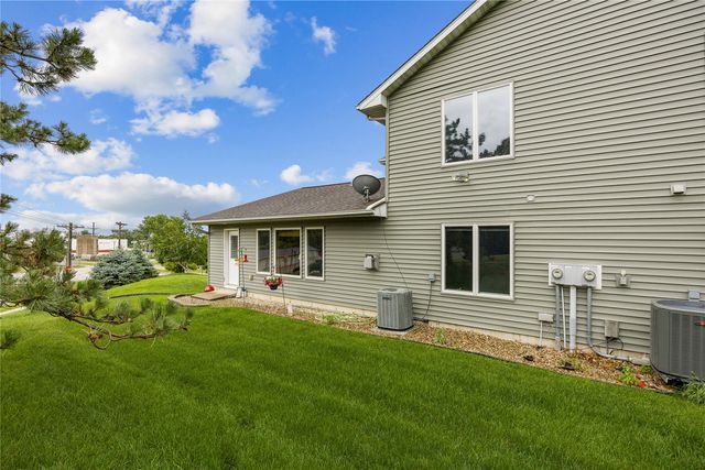 664 J Ave NE A, Cedar Rapids, IA 52402