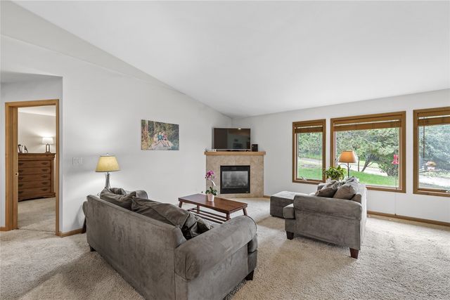 664 J Ave NE A, Cedar Rapids, IA 52402