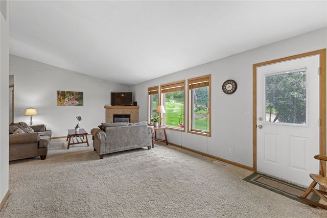 664 J Ave NE A, Cedar Rapids, IA 52402