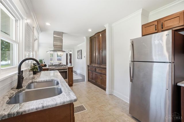5319 Stewart Avenue, Cincinnati, OH 45227