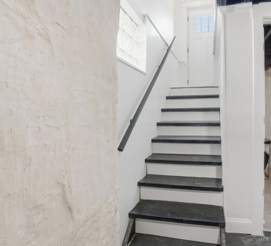 5319 Stewart Avenue, Cincinnati, OH 45227