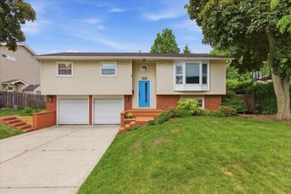 1108 E Barberry Lane, Mount Prospect, IL 60056