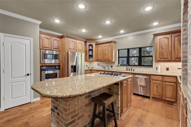 10235 Holly Grove, Conroe, TX 77304