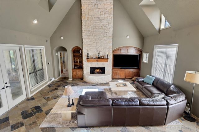 10235 Holly Grove, Conroe, TX 77304