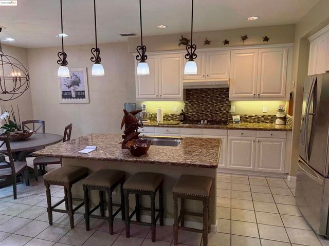 4072 Summer Gate Ave, Vallejo, CA 94591